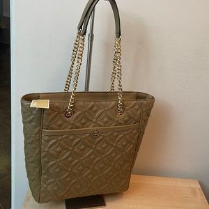 Michael Kors Blaire Large Supreme Chain Flower Quilted Tote Bag